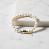 ATHENA COLLECTION - FRESHWATER PEARL BRACELET - GOLD (BR174)