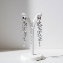 CUBIC ZIRCONIA COLLECTION - CRYSTAL DAZZLING DROP EARRINGS - CZER923 SILVER
