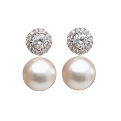 CUBIC ZIRCONIA COLLECTION - LUXE PEARL DROP EARRINGS - CZER939 SILVER