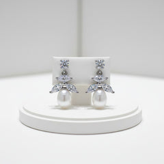 CUBIC ZIRCONIA COLLECTION - PRETTY PETITE PEARL EARRINGS - CZER492 SILVER