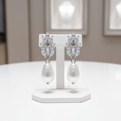 CUBIC ZIRCONIA COLLECTION - CHIC PEARL EARRINGS - WHITE CZER509