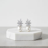 CUBIC ZIRCONIA COLLECTION - GRACEFUL PEARL EARRINGS - CZER511 SILVER