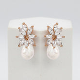 CUBIC ZIRCONIA COLLECTION - GRACEFUL PEARL EARRINGS - CZER511 GOLD