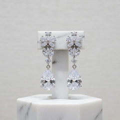 CUBIC ZIRCONIA COLLECTION - GRACEFUL CRYSTAL EARRINGS CZER539