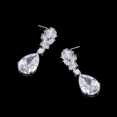 CUBIC ZIRCONIA COLLECTION - CRYSTAL DIVINE EARRINGS - CZER541