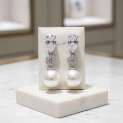 CUBIC ZIRCONIA COLLECTION - EXQUISITE PEARL DROP EARRINGS - SILVER CZER572