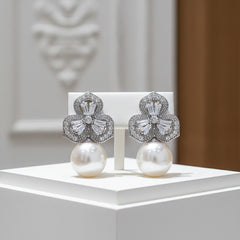 CUBIC ZIRCONIA COLLECTION - VINTAGE DIVINE EARRINGS - CZER580