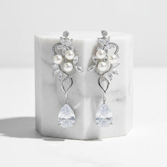 CUBIC ZIRCONIA COLLECTION - PEARL BLOOM EARRINGS- CZER658 SILVER
