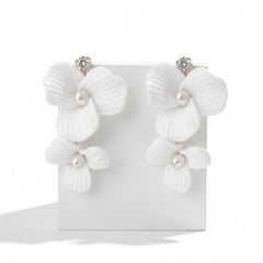 ATHENA COLLECTION - HOLLYWOOD STYLE FLOWER EARRINGS - CZER666 SILVER