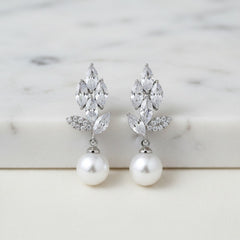 CUBIC ZIRCONIA COLLECTION - GLITZY PEARL EARRINGS - CZER671 SILVER