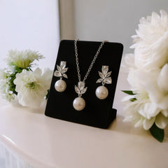 CUBIC ZIRCONIA COLLECTION - VINTAGE SHIMMER NECKLACE SET - CZNK253 SILVER