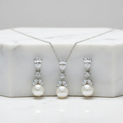 CUBIC ZIRCONIA COLLECTION - GRACEFUL PEARL NECKLACE SET - CZNK255 SILVER