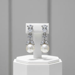 CUBIC ZIRCONIA COLLECTION - GRACEFUL PEARL EARRINGS - ER346 Silver