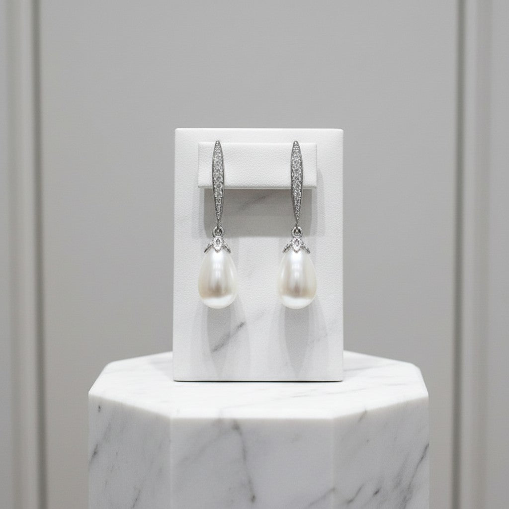 CUBIC ZIRCONIA COLLECTION - CHIC PEARL DROP EARRINGS - CZER392 (SILVER)