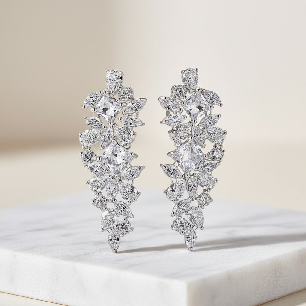 CUBIC ZIRCONIA COLLECTION - LUXE SPARKLE EARRINGS - CZER848 SILVER