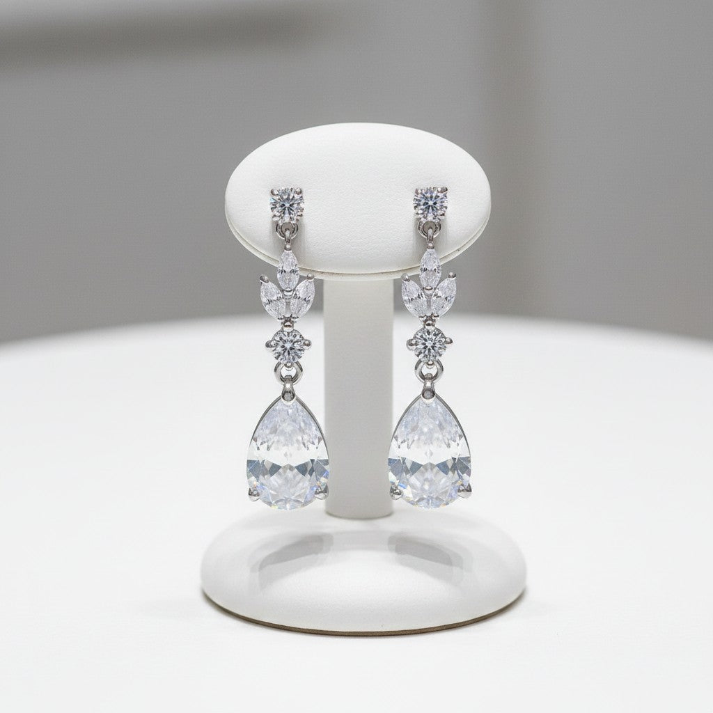 CUBIC ZIRCONIA COLLECTION - CRYSTAL SPARKLE EARRINGS - CZER431