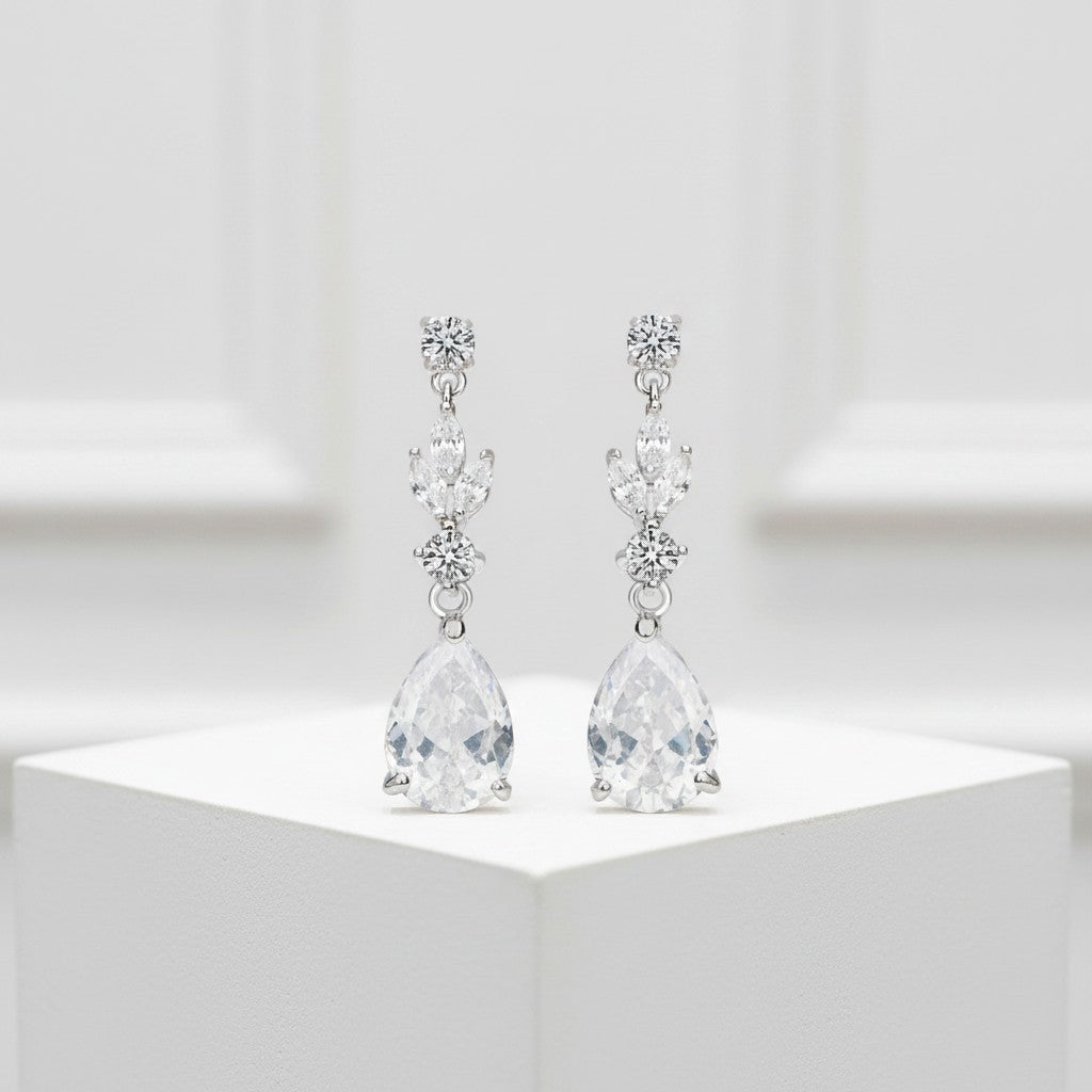 CUBIC ZIRCONIA COLLECTION - CRYSTAL SPARKLE EARRINGS - CZER431