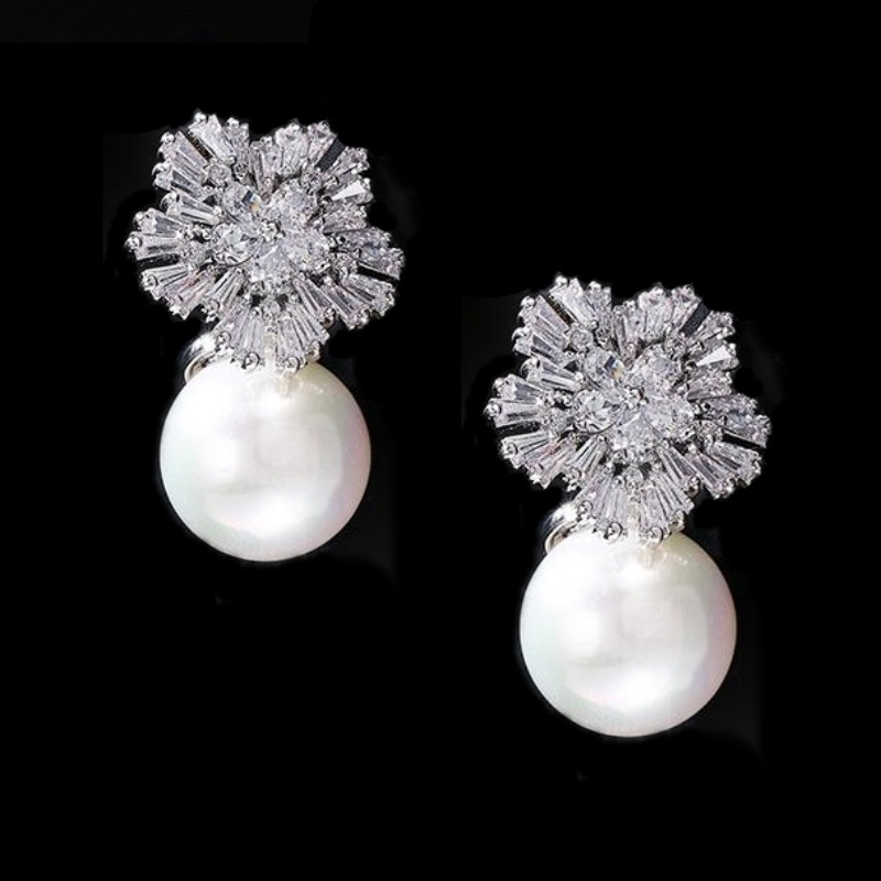 CUBIC ZIRCONIA COLLECTION - PEARL EXTRAVAGANCE EARRINGS - CZER426 (SILVER)