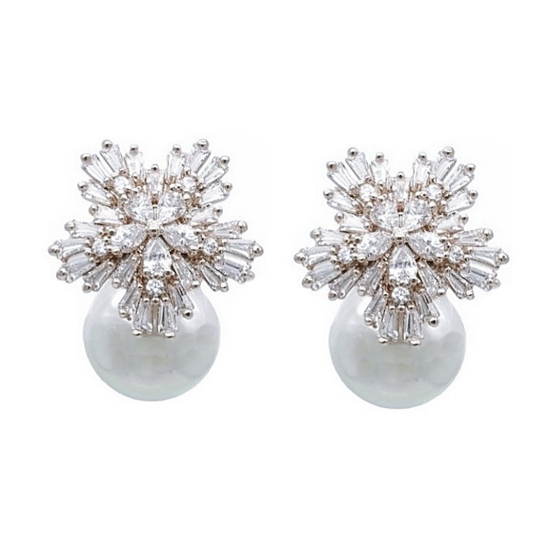 CUBIC ZIRCONIA COLLECTION - PEARL EXTRAVAGANCE EARRINGS - CZER426 (SILVER)