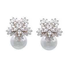 CUBIC ZIRCONIA COLLECTION - PEARL EXTRAVAGANCE EARRINGS - CZER426 (SILVER)