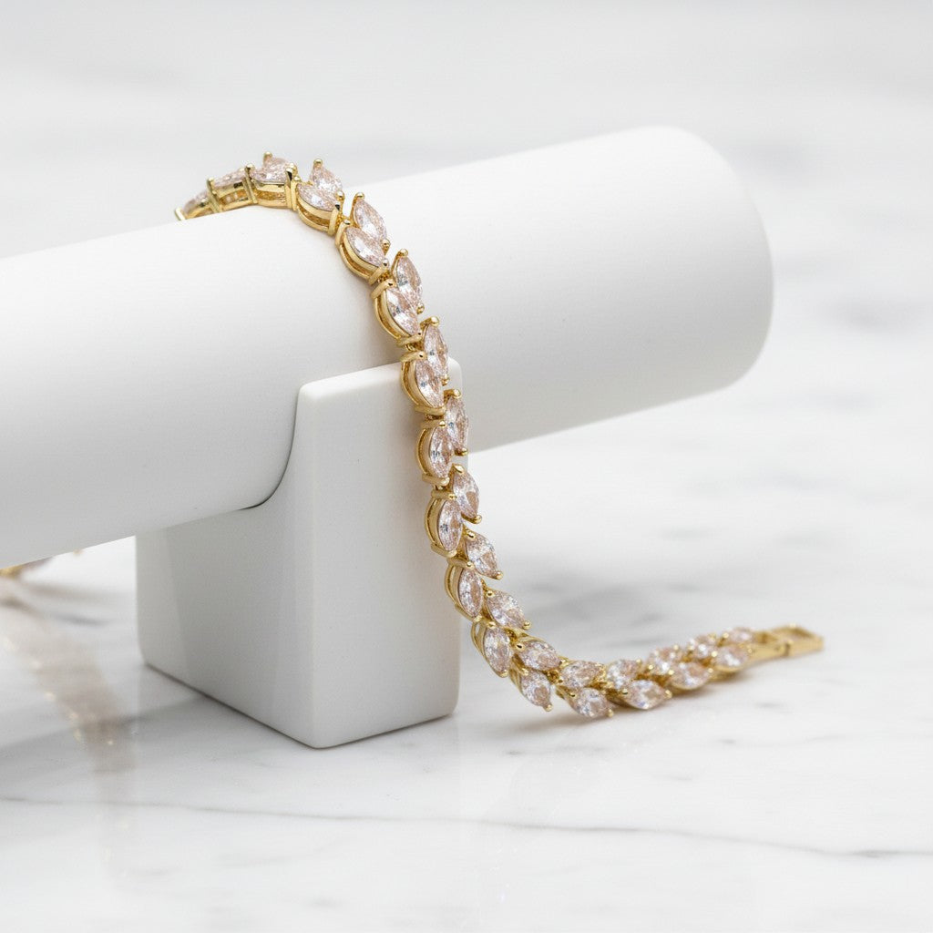 CUBIC ZIRCONIA COLLECTION - CHIC CRYSTAL BRACELET - CZBRA26 (GOLD)
