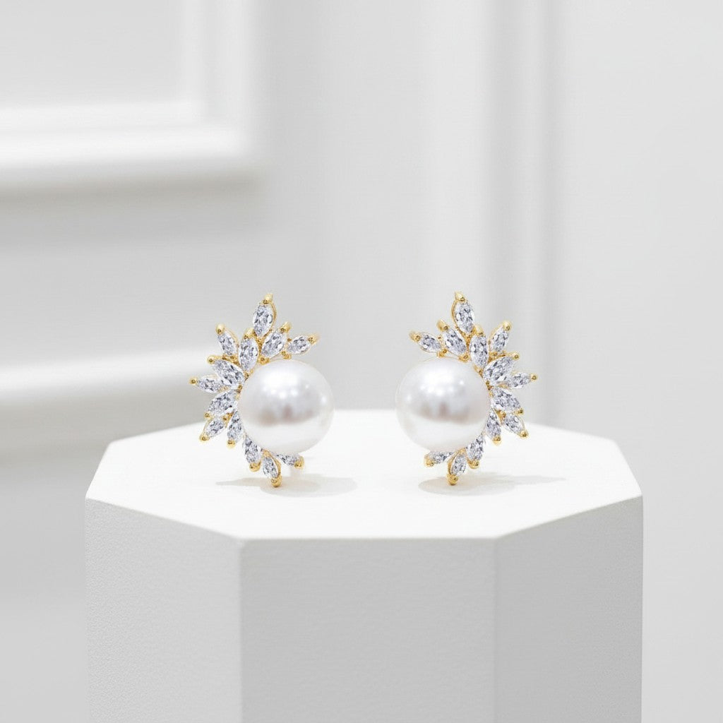 CUBIC ZIRCONIA COLLECTION - DAZZLING PEARL EARRINGS - CZER428 (GOLD)