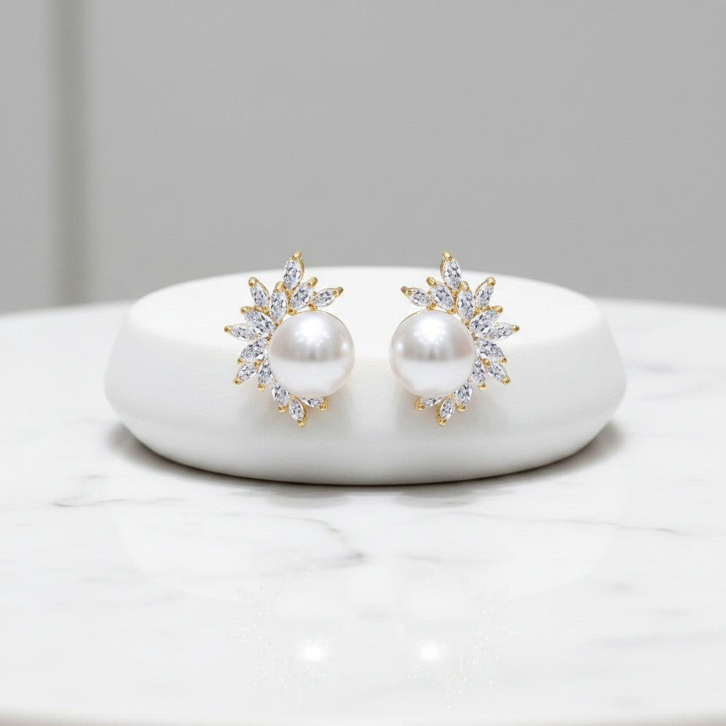 CUBIC ZIRCONIA COLLECTION - DAZZLING PEARL EARRINGS - CZER428 (GOLD)