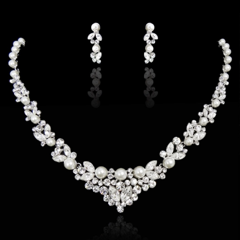 CHIC PEARL NECKLACE SET - NK185