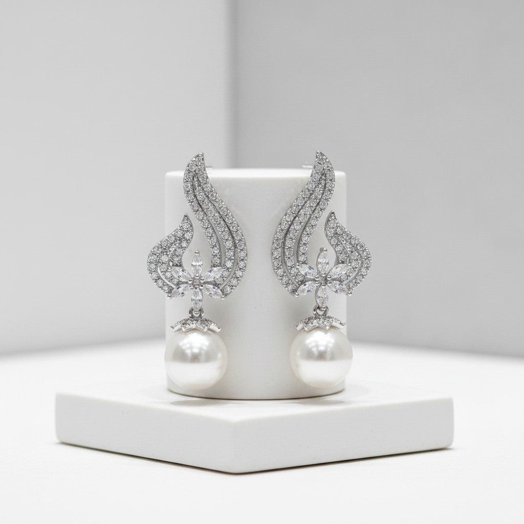 CUBIC ZIRCONIA COLLECTION - EXQUISITE PEARL EARRINGS - CZER439 SILVER