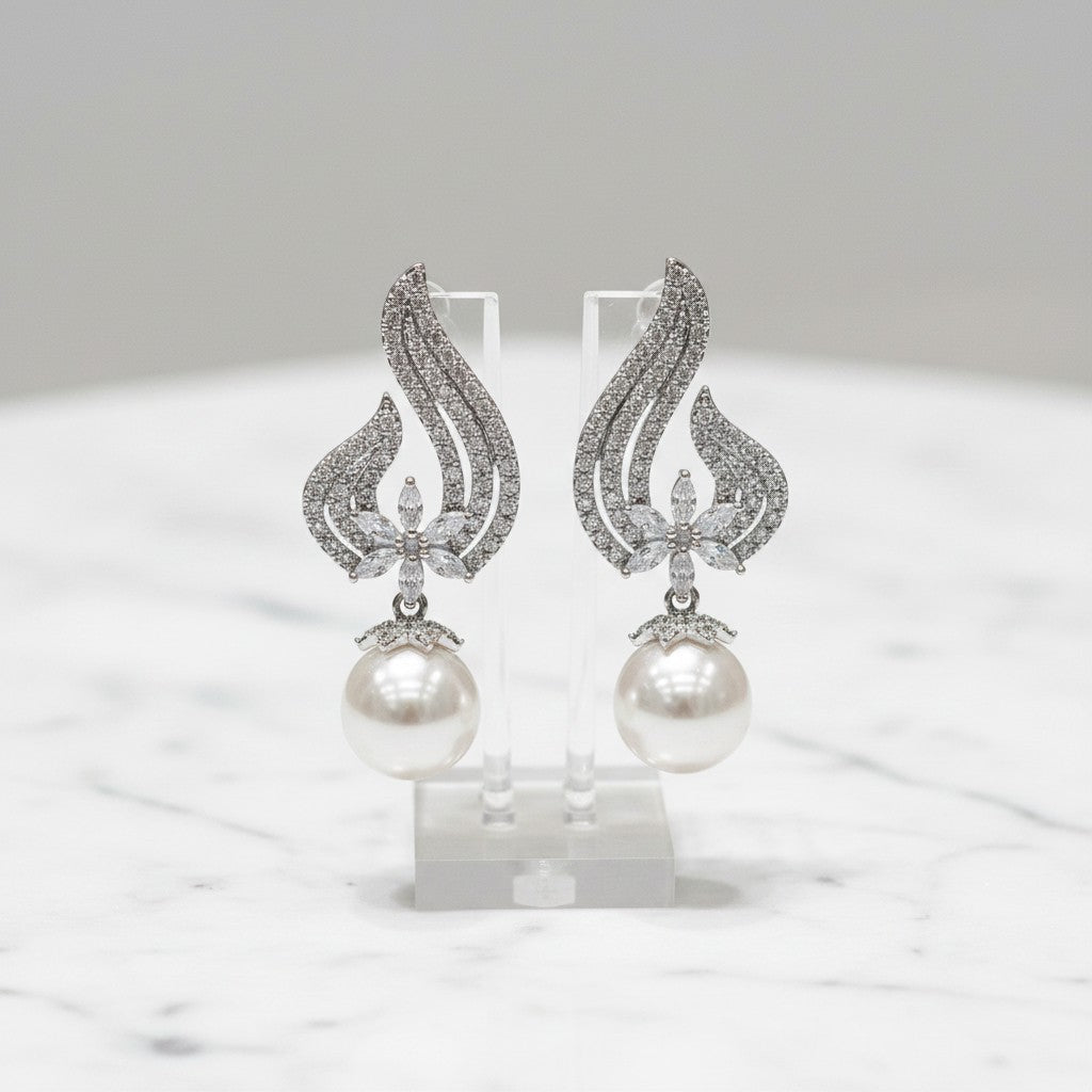 CUBIC ZIRCONIA COLLECTION - EXQUISITE PEARL EARRINGS - CZER439 SILVER