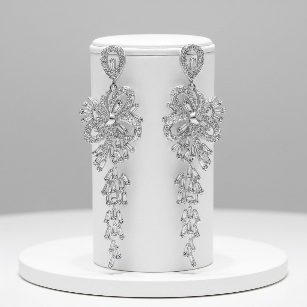 CUBIC ZIRCONIA COLLECTION - CRYSTAL TREASURE EARRINGS - SILVER (CZER440)