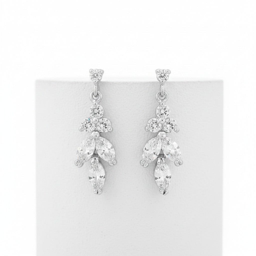 CUBIC ZIRCONIA COLLECTION - DAINTY SPARKLE DROP  EARRINGS - CZER441