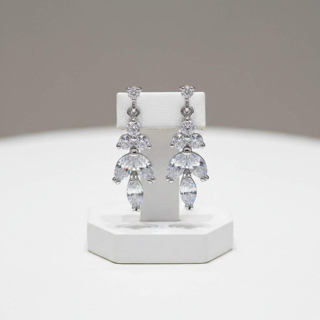 CUBIC ZIRCONIA COLLECTION - DAINTY SPARKLE DROP  EARRINGS - CZER441
