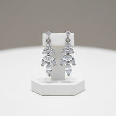CUBIC ZIRCONIA COLLECTION - DAINTY SPARKLE DROP  EARRINGS - CZER441