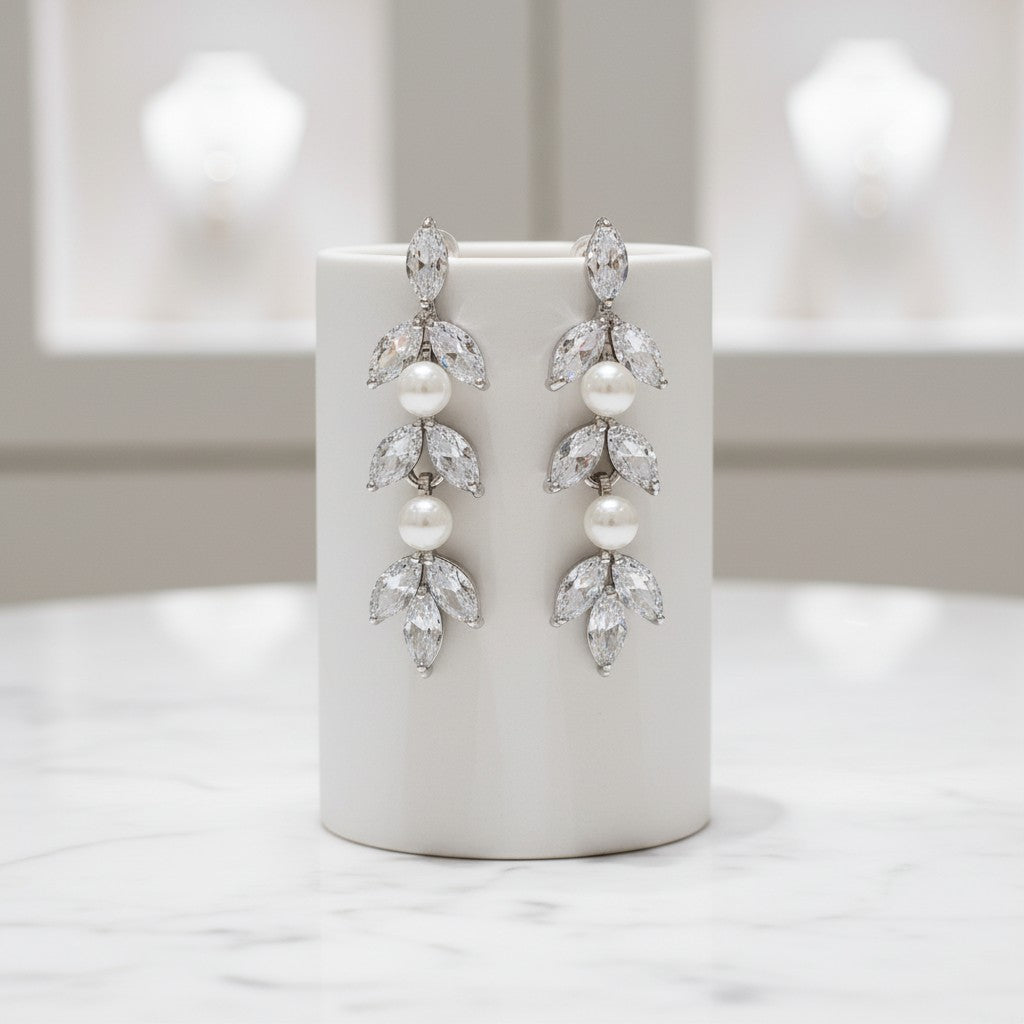 CUBIC ZIRCONIA COLLECTION - DAINTY PEARL SPARKLE EARRINGS - CZER453 SILVER