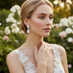 CUBIC ZIRCONIA COLLECTION - DAISY CRYSTAL EARRINGS - CZER459 (SILVER)