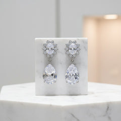 CUBIC ZIRCONIA COLLECTION - DAISY CRYSTAL EARRINGS - CZER459 (SILVER)