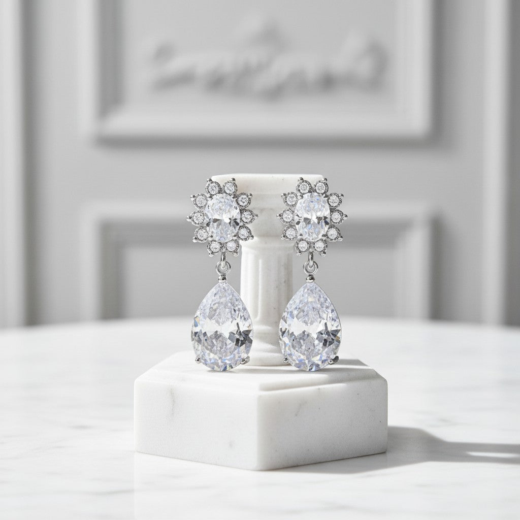 CUBIC ZIRCONIA COLLECTION - DAISY CRYSTAL EARRINGS - CZER459 (SILVER)