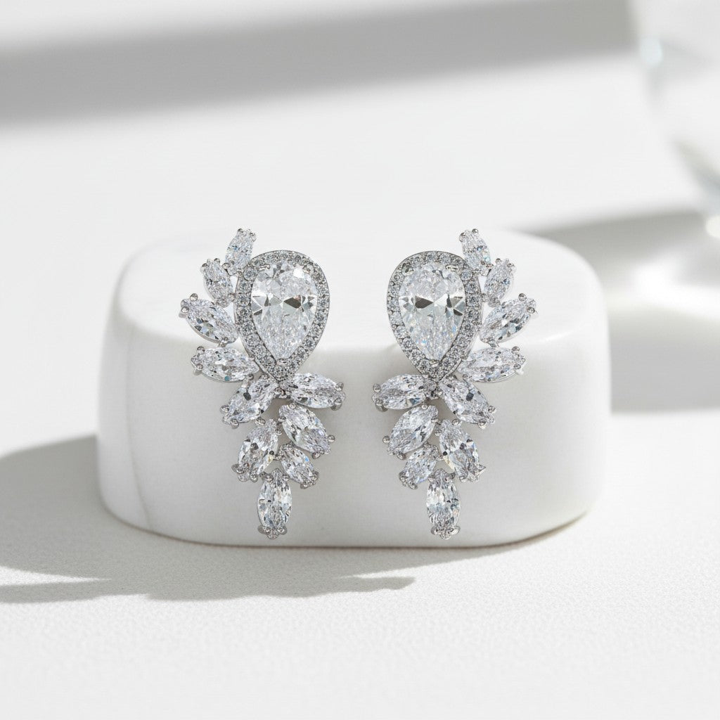 CUBIC ZIRCONIA COLLECTION - EXQUISITE STARLET EARRINGS - CZER476 SILVER