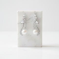 CUBIC ZIRCONIA COLLECTION - SPARKLE ELEGANCE EARRINGS - CZER854 SILVER