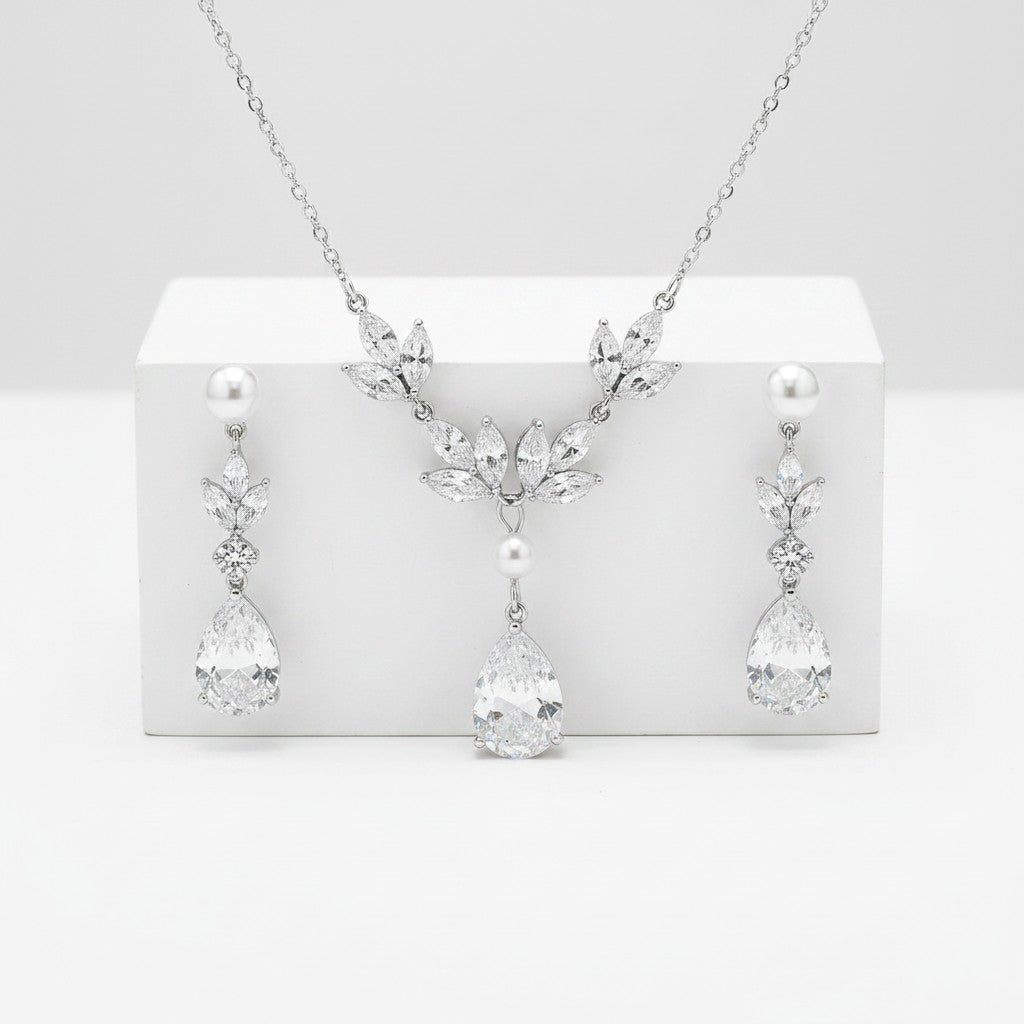 CUBIC ZIRCONIA COLLECTION - CHIC PEARL NECKLACE SET - CZNK264 SILVER