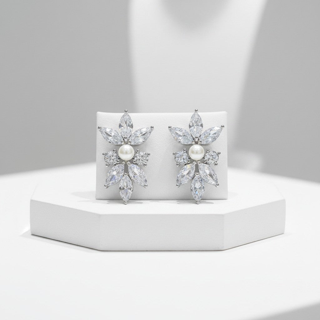 CUBIC ZIRCONIA COLLECTION - DAINTY SPARKLE EARRINGS - CZER861 SILVER
