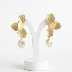 ATHENA COLLECTION -FLOWER PEARL DROP EARRINGS - CZER875 GOLD