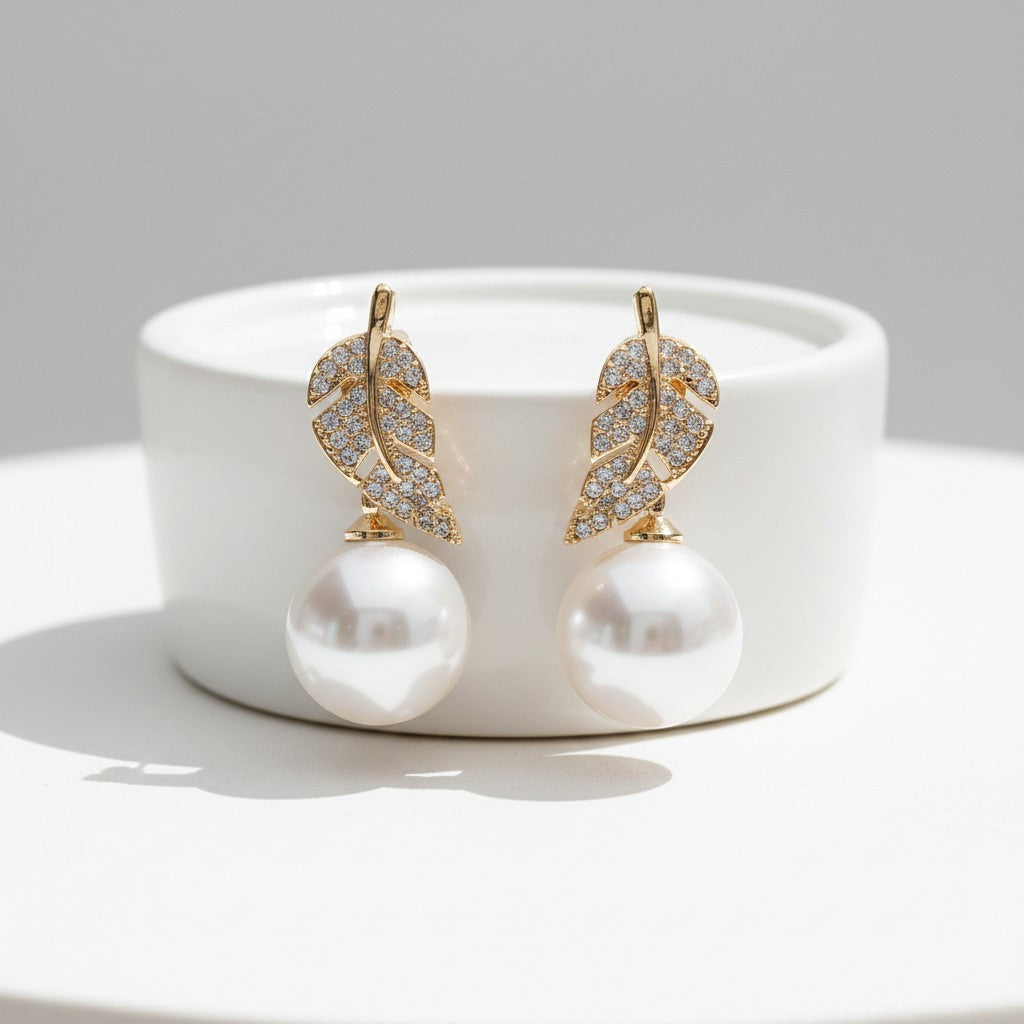 CUBIC ZIRCONIA COLLECTION - VINTAGE CHIC PEARL EARRINGS - CZER877 GOLD