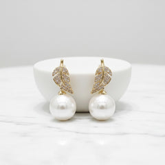 CUBIC ZIRCONIA COLLECTION - VINTAGE CHIC PEARL EARRINGS - CZER877 GOLD
