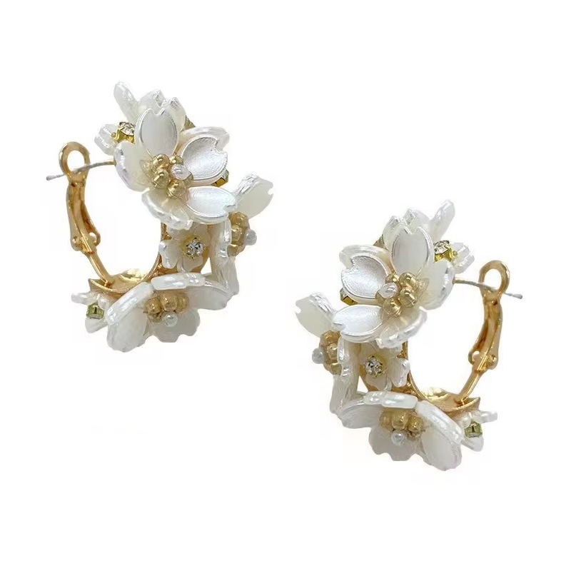 CUBIC ZIRCONIA COLLECTION - CHIC FLOWER EARRINGS -CZER878 GOLD
