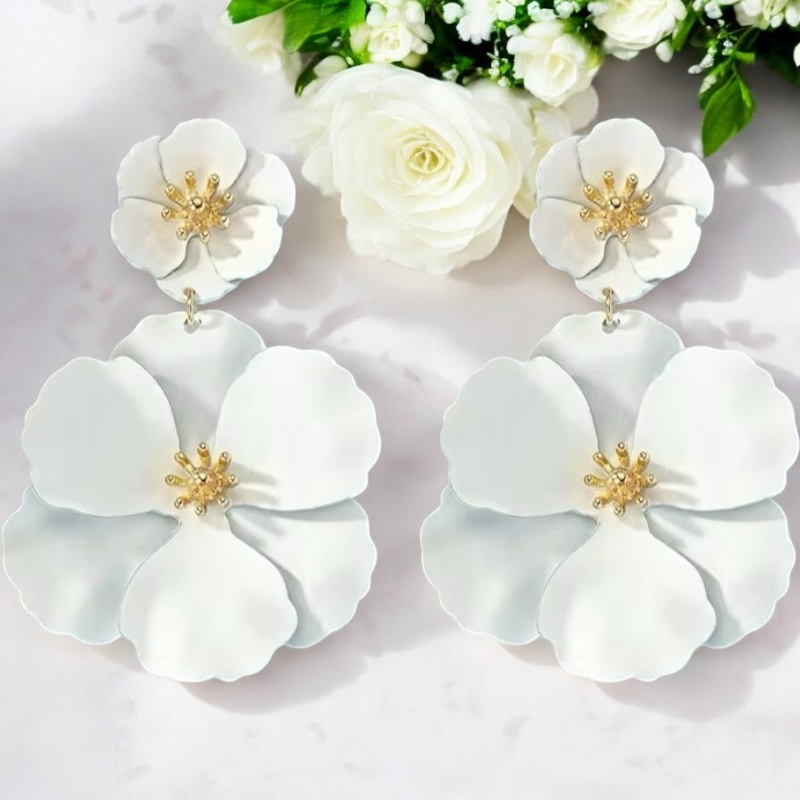 ATHENA COLLECTION - ENCHANTMENT FLOWER EARRINGS - CZER886 WHITE