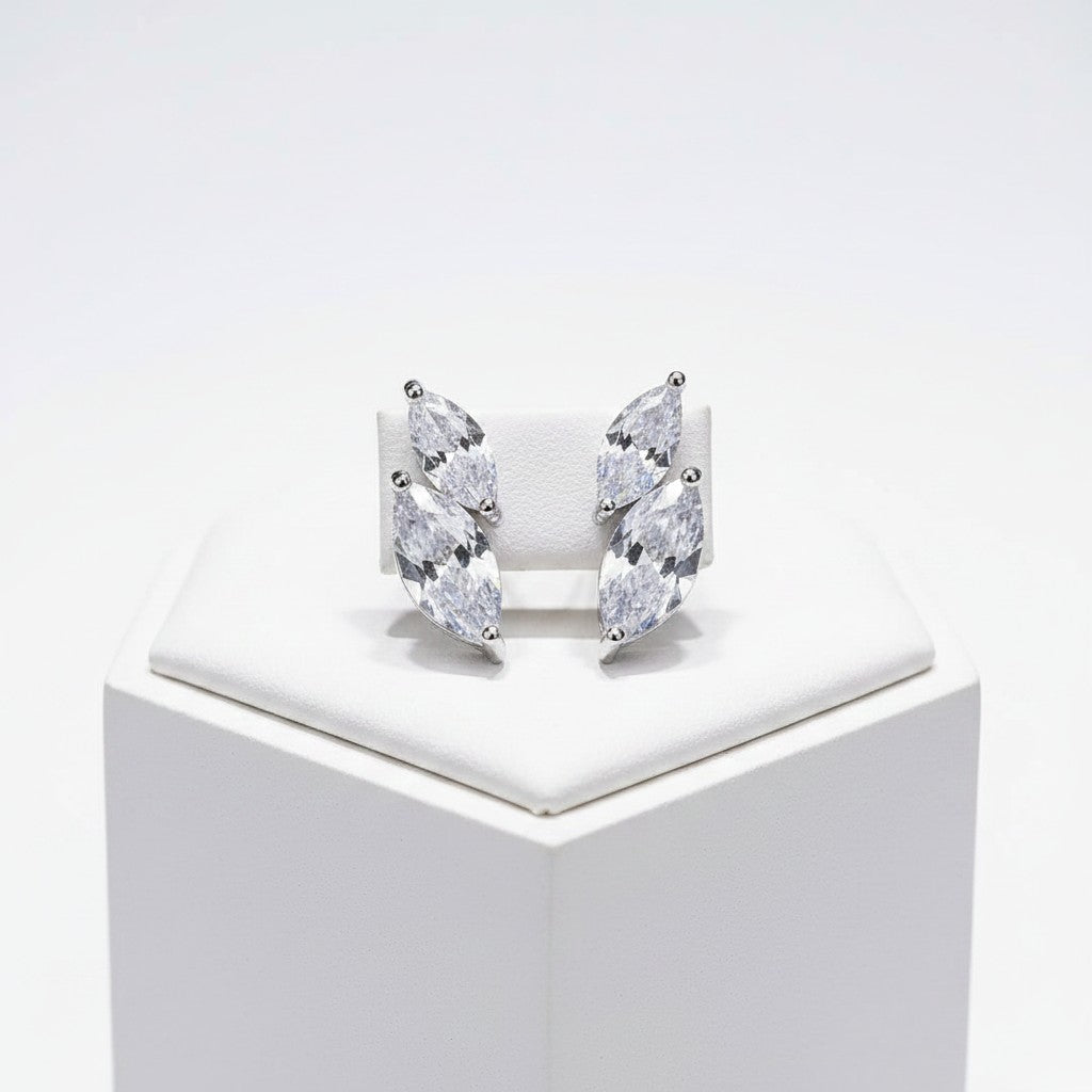 CUBIC ZIRCONIA COLLECTION - SIMULATED DIAMOND STUD EARRINGS - CZER887 SILVER