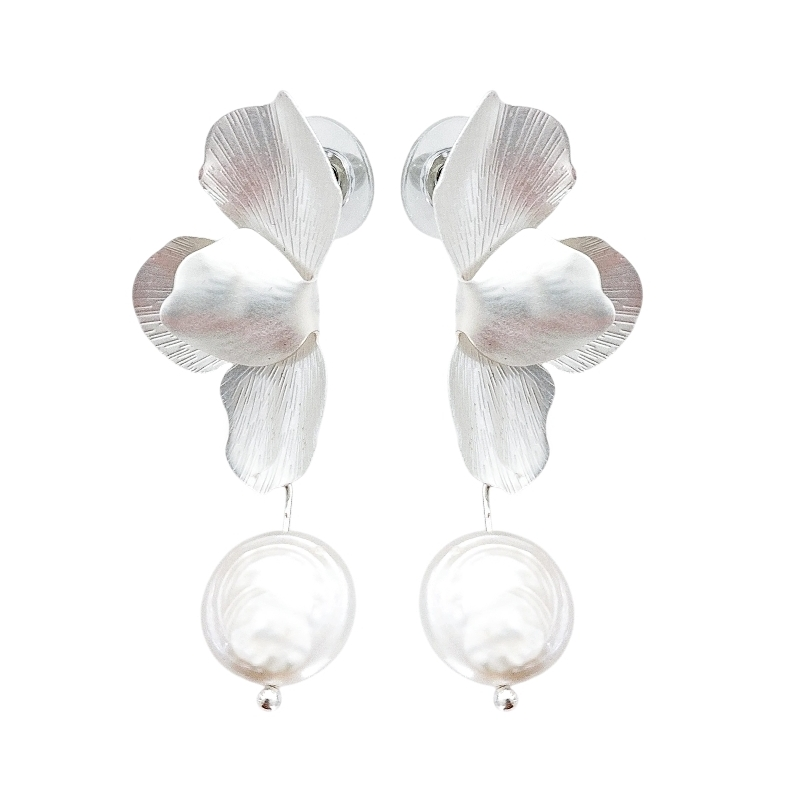ATHENA COLLECTION -FLOWER PEARL DROP EARRINGS - CZER875 SILVER