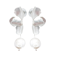 ATHENA COLLECTION -FLOWER PEARL DROP EARRINGS - CZER875 SILVER